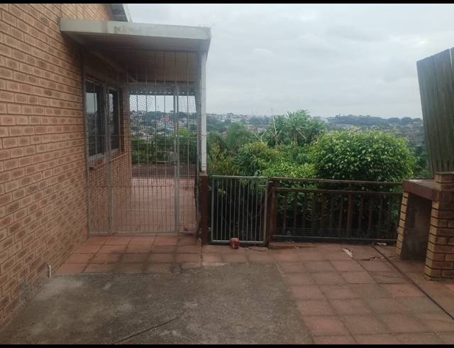 3 BEDROOM HOUSE FOR SALE IN BLUFF